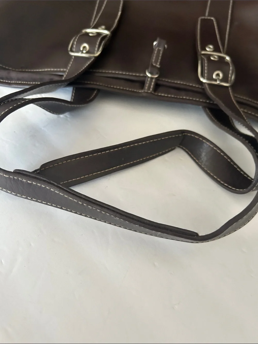 Classic Brown Leather Tote Bag with Contrasting Stitching